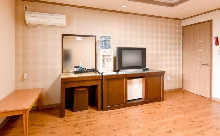 Hongcheon Resortel Exterior photo