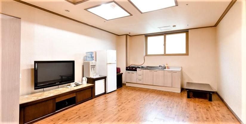 Hongcheon Resortel Exterior photo